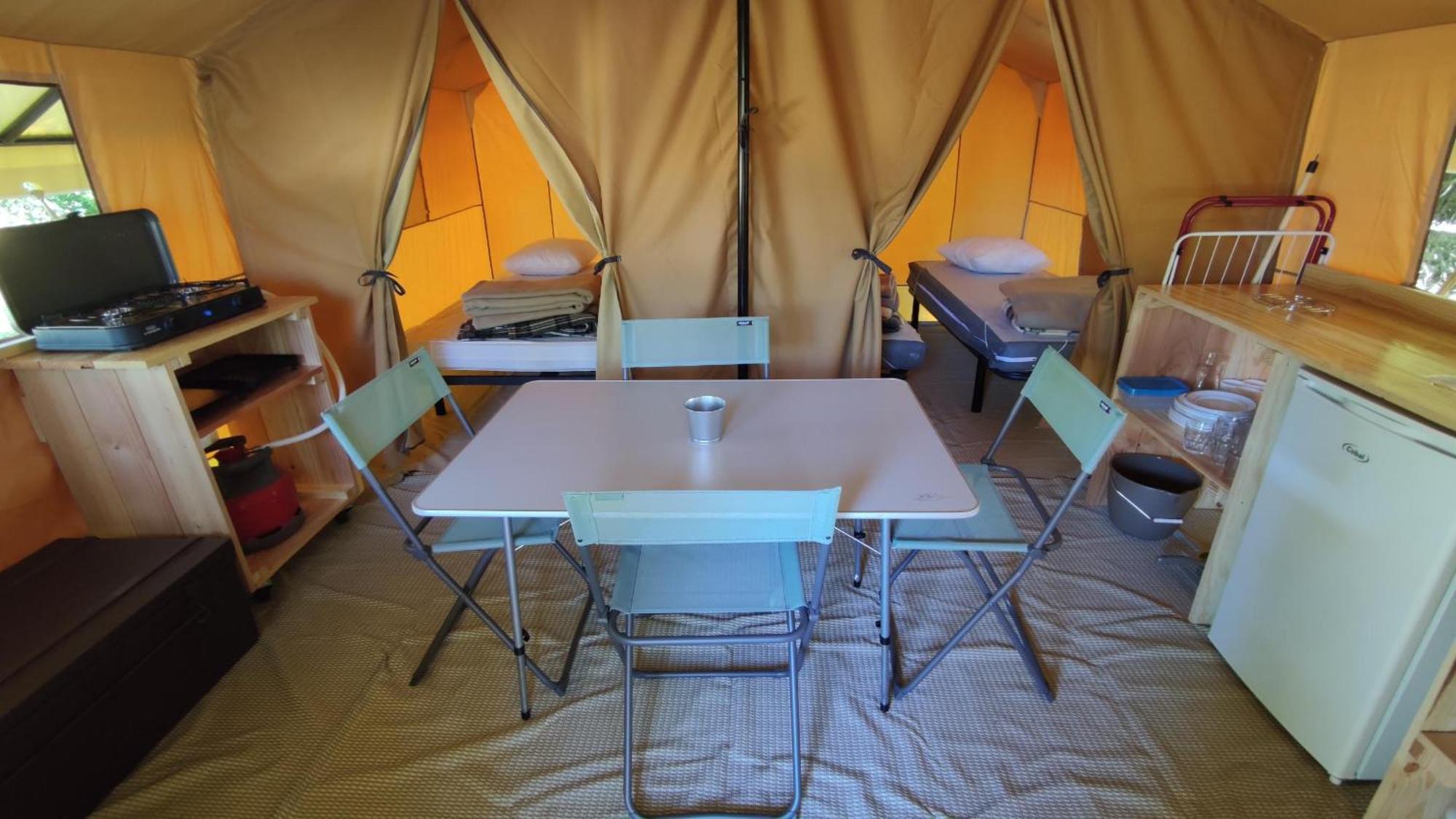 Camping Onlycamp Du Rouergue 鲁埃格自由城 外观 照片